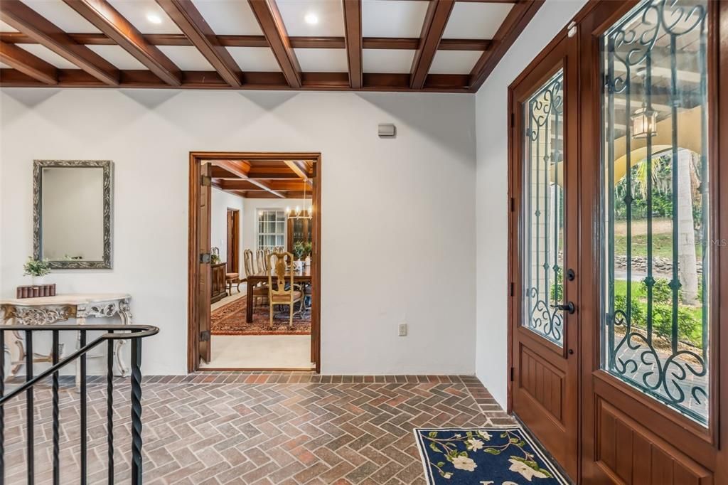 For Sale: $1,250,000 (4 beds, 4 baths, 6121 Square Feet)
