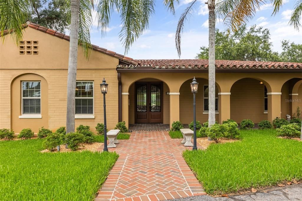 For Sale: $1,250,000 (4 beds, 4 baths, 6121 Square Feet)