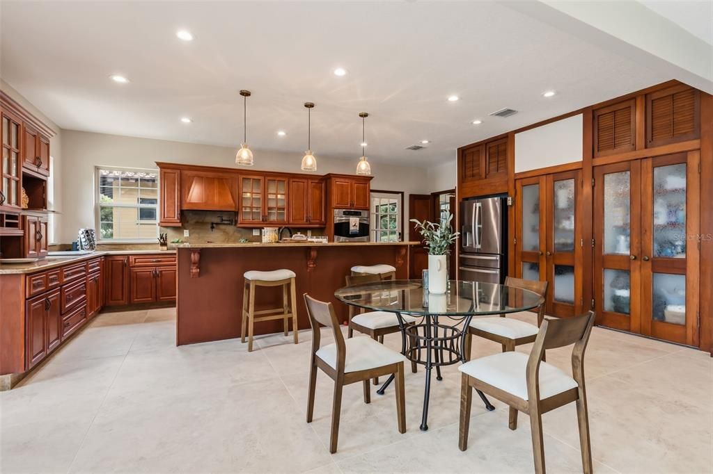 For Sale: $1,250,000 (4 beds, 4 baths, 6121 Square Feet)