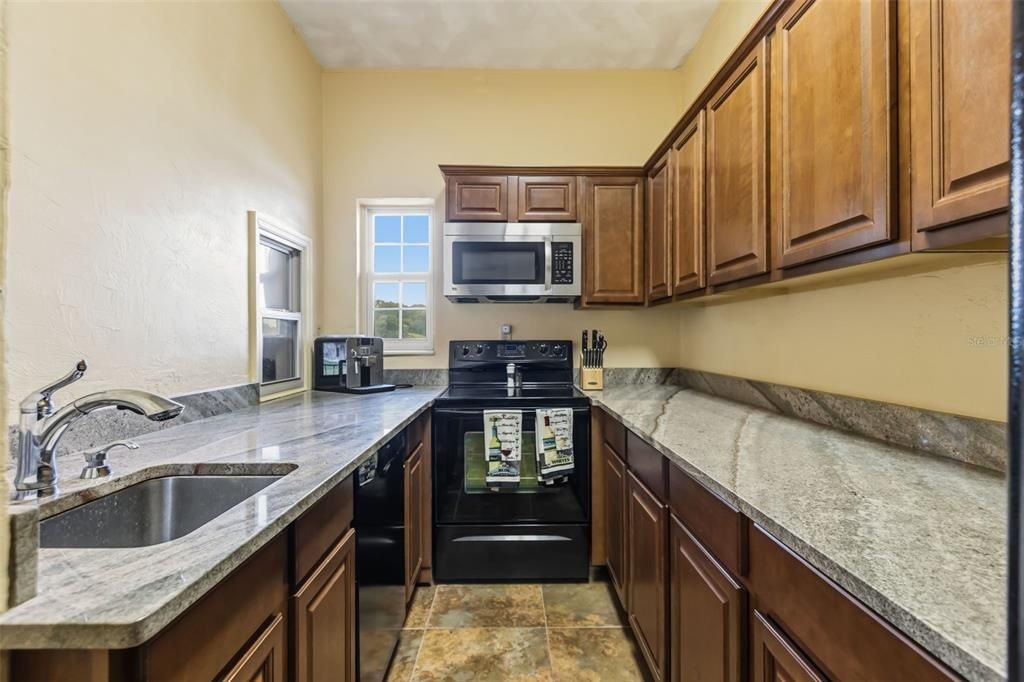 For Sale: $1,250,000 (4 beds, 4 baths, 6121 Square Feet)