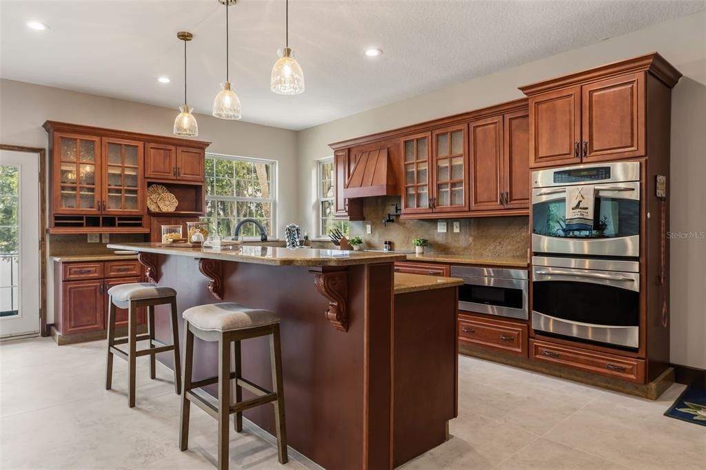 For Sale: $1,250,000 (4 beds, 4 baths, 6121 Square Feet)