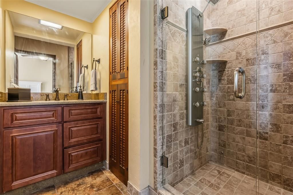 For Sale: $1,250,000 (4 beds, 4 baths, 6121 Square Feet)