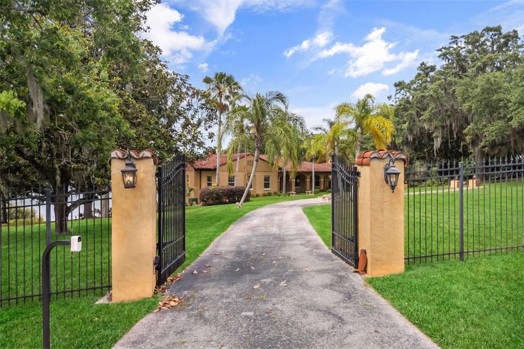 For Sale: $1,250,000 (4 beds, 4 baths, 6121 Square Feet)