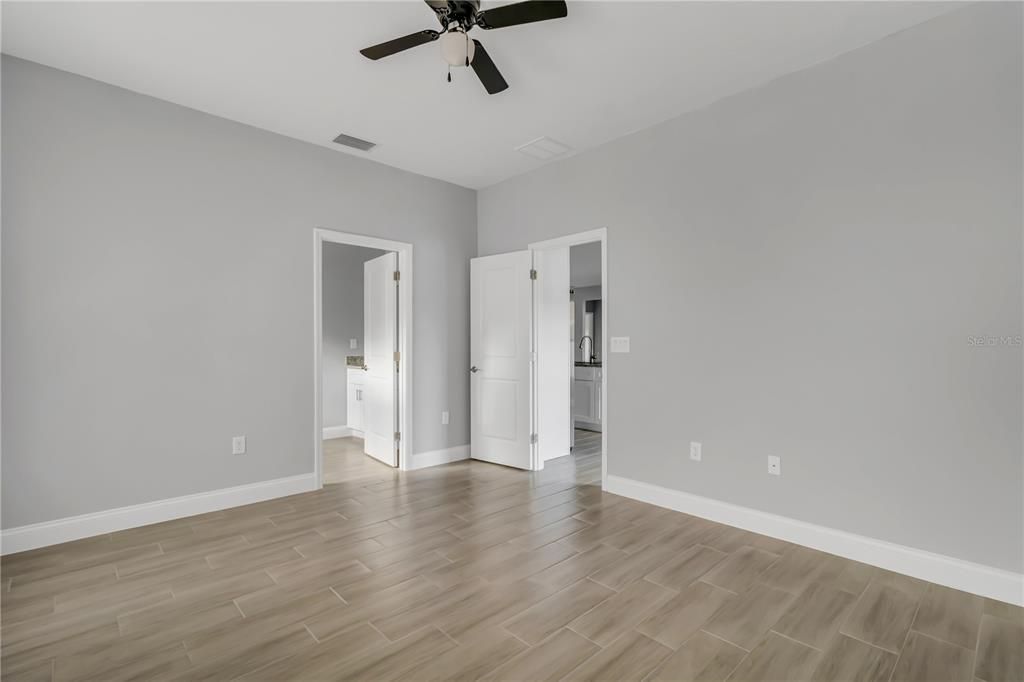 Activo con contrato: $289,000 (3 camas, 2 baños, 1684 Pies cuadrados)