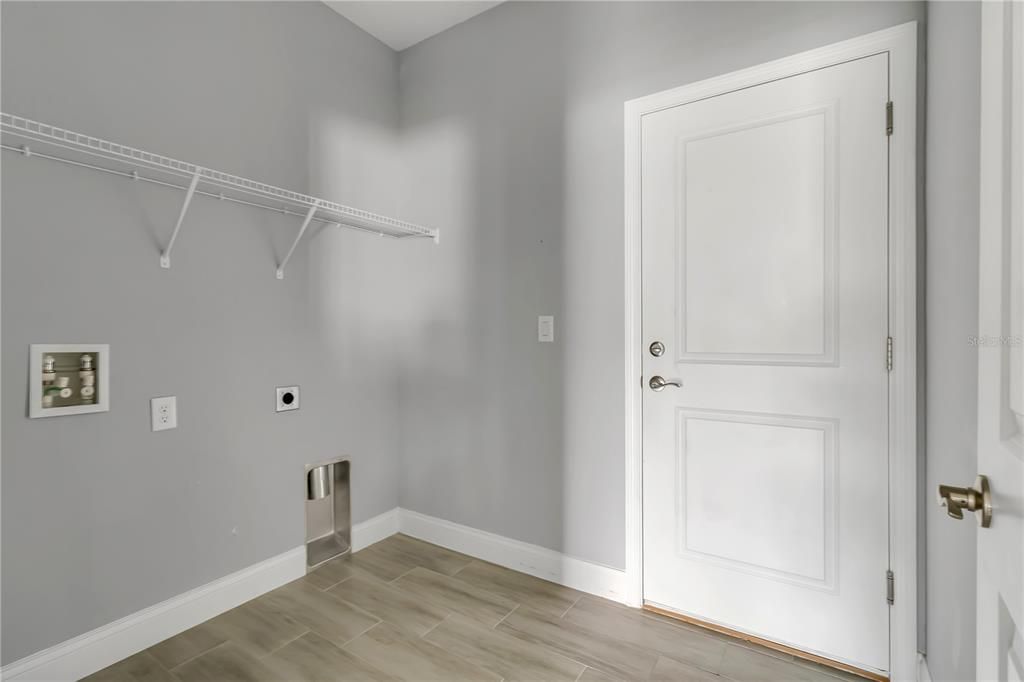 Activo con contrato: $289,000 (3 camas, 2 baños, 1684 Pies cuadrados)