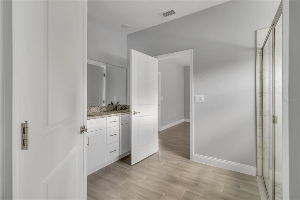 Activo con contrato: $289,000 (3 camas, 2 baños, 1684 Pies cuadrados)