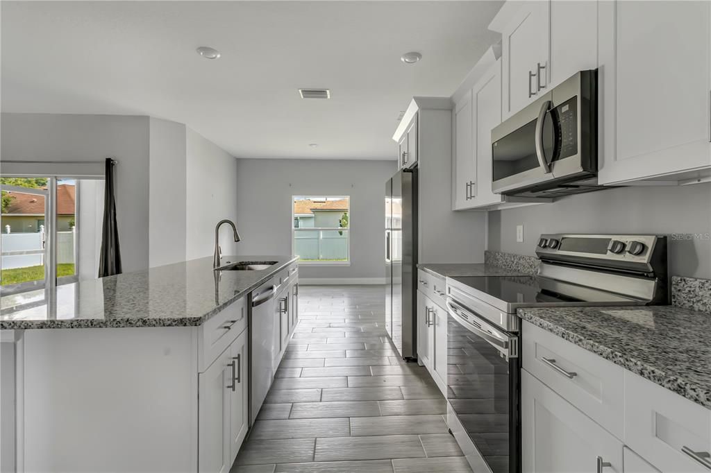 Activo con contrato: $289,000 (3 camas, 2 baños, 1684 Pies cuadrados)