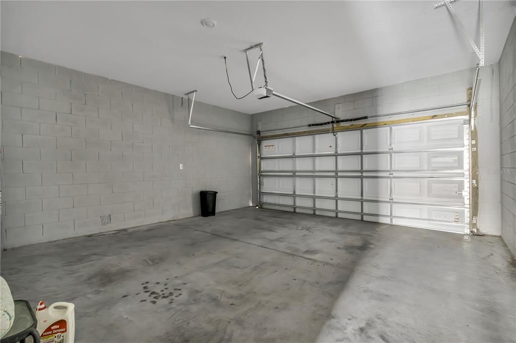 Activo con contrato: $289,000 (3 camas, 2 baños, 1684 Pies cuadrados)