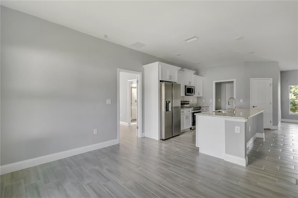 Activo con contrato: $289,000 (3 camas, 2 baños, 1684 Pies cuadrados)