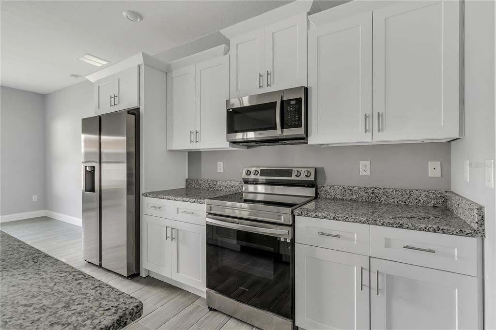 Activo con contrato: $289,000 (3 camas, 2 baños, 1684 Pies cuadrados)