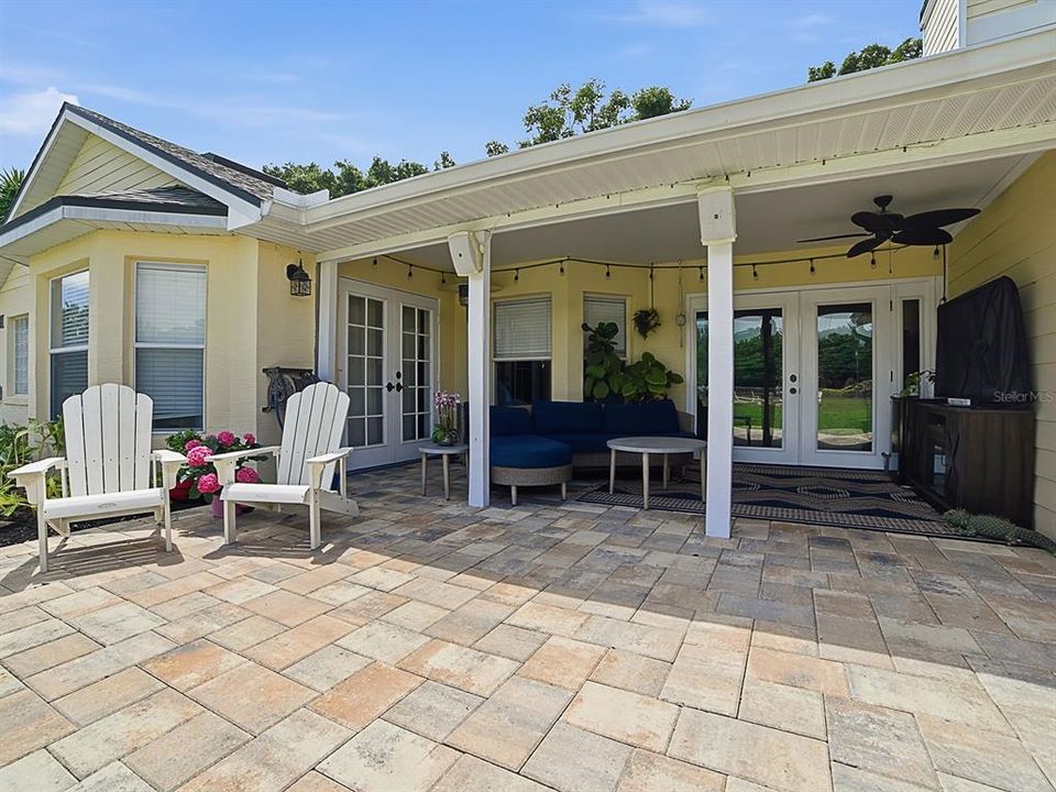For Sale: $599,800 (4 beds, 3 baths, 2037 Square Feet)