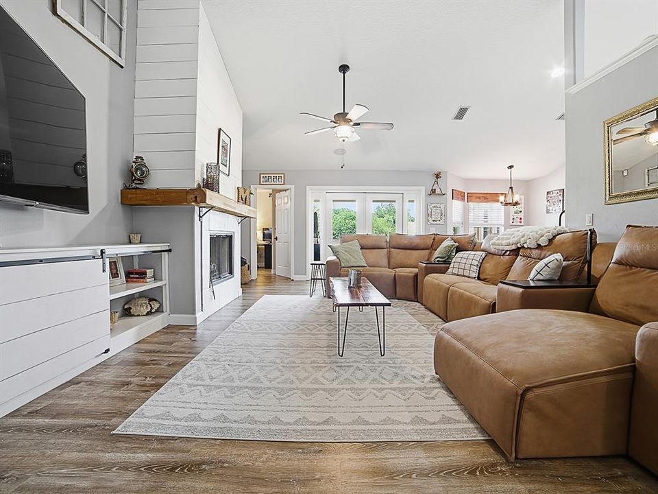 For Sale: $599,800 (4 beds, 3 baths, 2037 Square Feet)