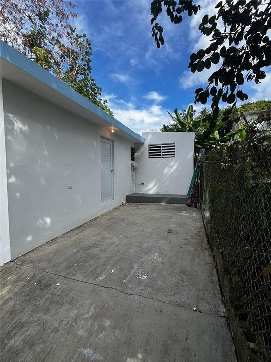Active With Contract: $205,000 (5 beds, 0 baths, 1400 Square Feet)