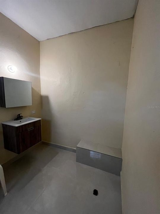 Active With Contract: $205,000 (5 beds, 0 baths, 1400 Square Feet)