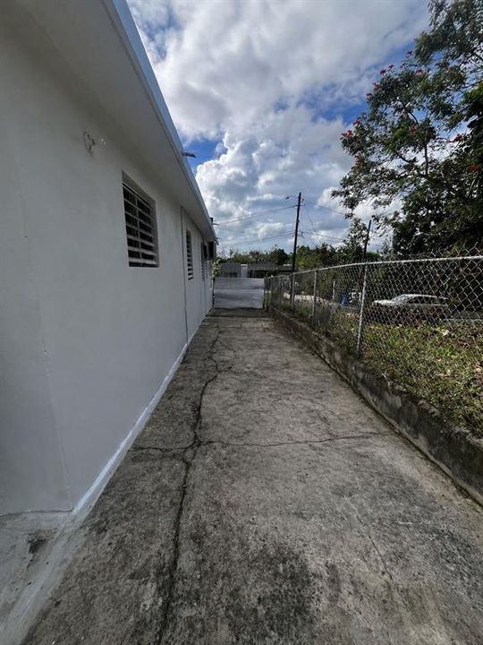 Active With Contract: $205,000 (5 beds, 0 baths, 1400 Square Feet)