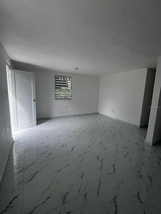 Active With Contract: $205,000 (5 beds, 0 baths, 1400 Square Feet)