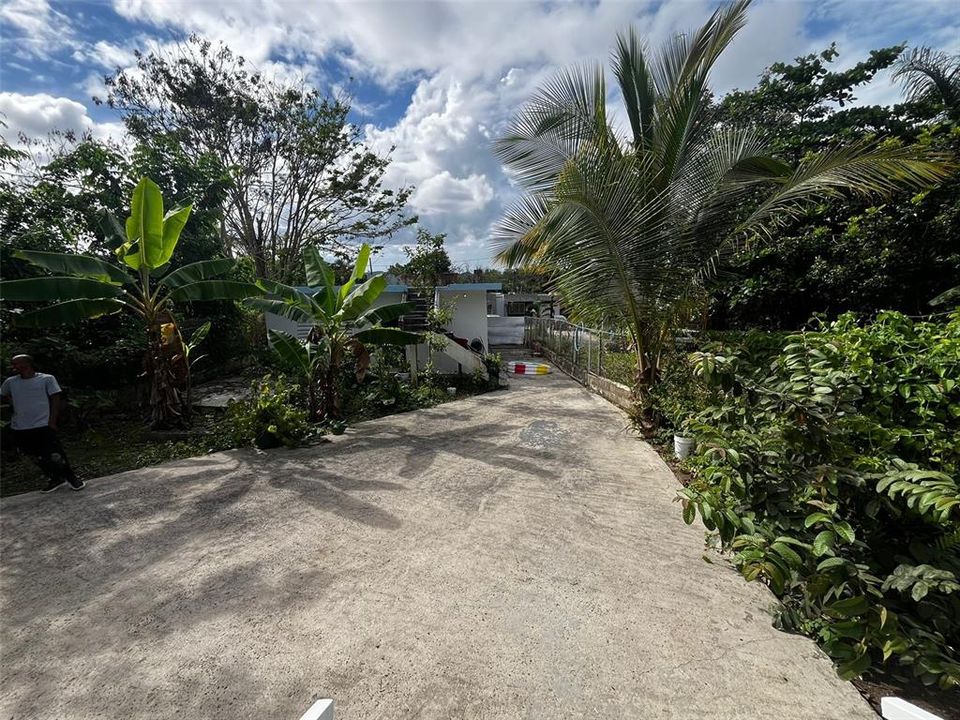 Active With Contract: $205,000 (5 beds, 0 baths, 1400 Square Feet)