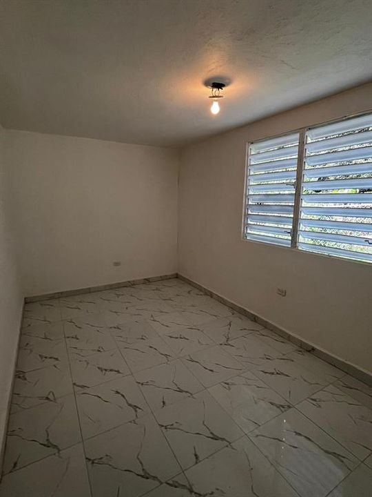 Active With Contract: $205,000 (5 beds, 0 baths, 1400 Square Feet)