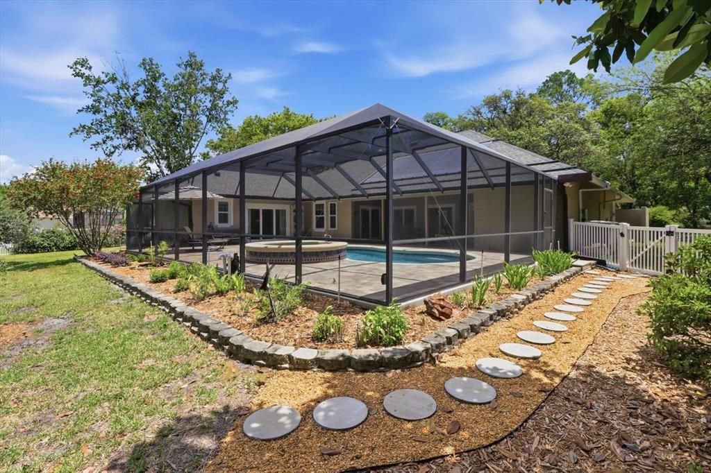 Activo con contrato: $599,000 (3 camas, 3 baños, 3000 Pies cuadrados)