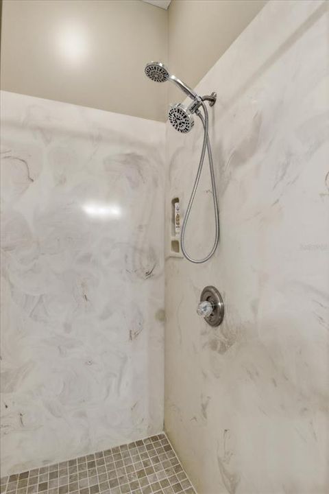 Activo con contrato: $599,000 (3 camas, 3 baños, 3000 Pies cuadrados)