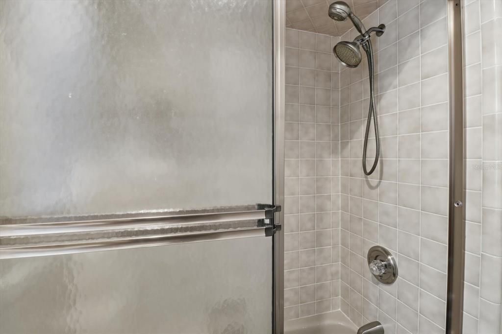 Activo con contrato: $599,000 (3 camas, 3 baños, 3000 Pies cuadrados)