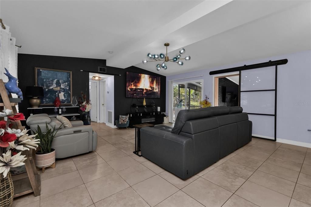 Activo con contrato: $195,000 (3 camas, 1 baños, 1011 Pies cuadrados)