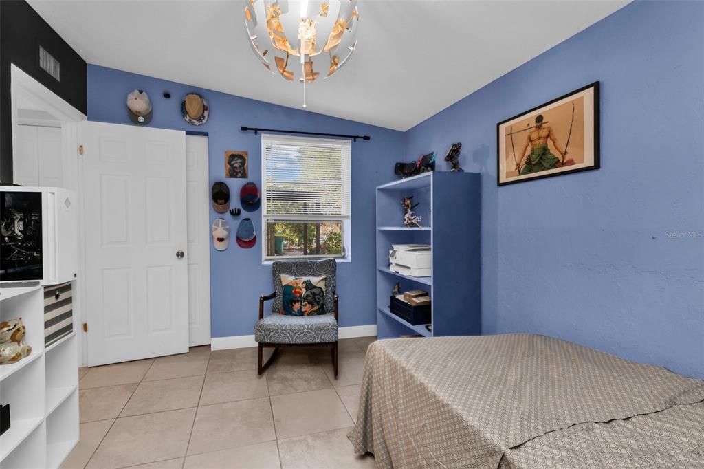 Activo con contrato: $195,000 (3 camas, 1 baños, 1011 Pies cuadrados)