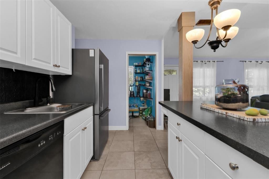 Activo con contrato: $195,000 (3 camas, 1 baños, 1011 Pies cuadrados)