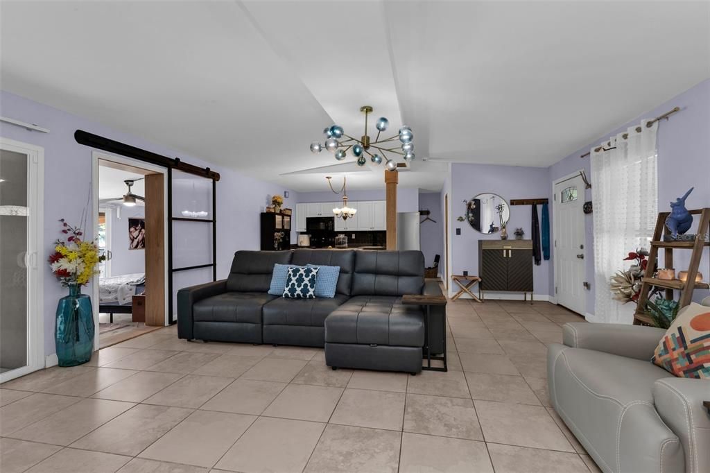 Activo con contrato: $195,000 (3 camas, 1 baños, 1011 Pies cuadrados)