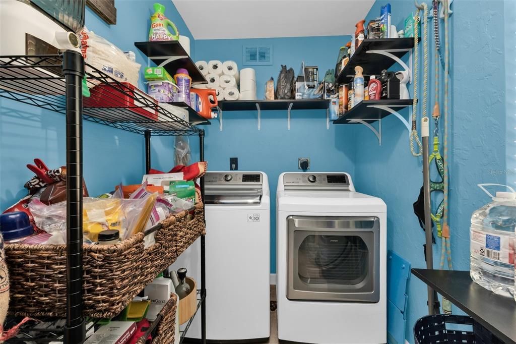 Activo con contrato: $195,000 (3 camas, 1 baños, 1011 Pies cuadrados)