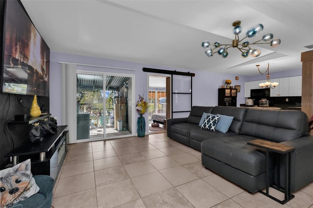 Activo con contrato: $195,000 (3 camas, 1 baños, 1011 Pies cuadrados)