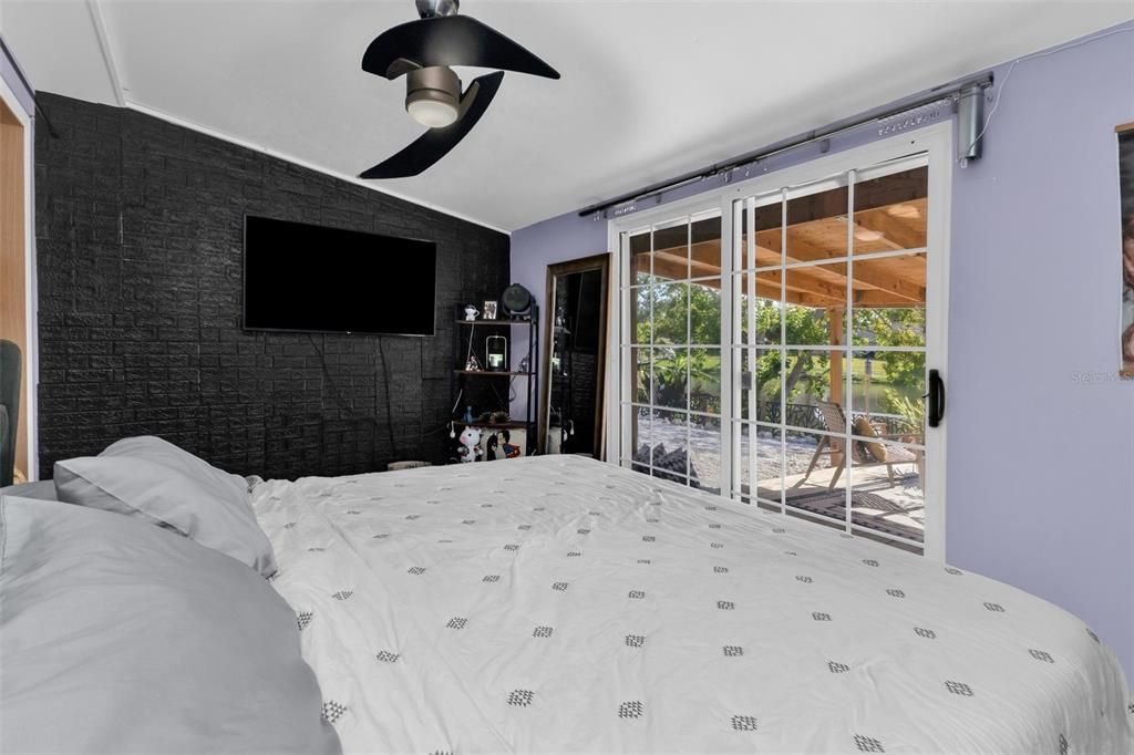Activo con contrato: $195,000 (3 camas, 1 baños, 1011 Pies cuadrados)