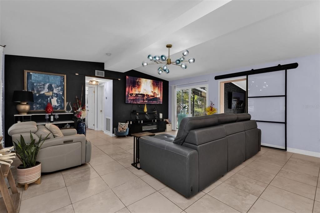 Activo con contrato: $195,000 (3 camas, 1 baños, 1011 Pies cuadrados)