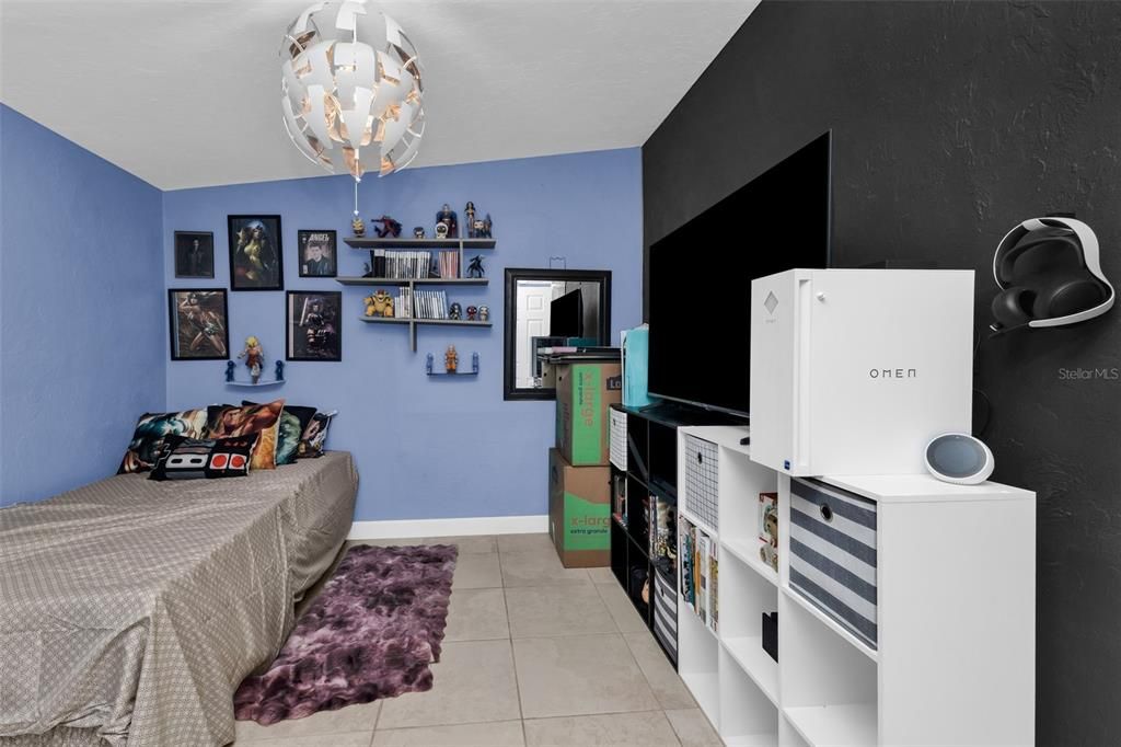 Activo con contrato: $195,000 (3 camas, 1 baños, 1011 Pies cuadrados)
