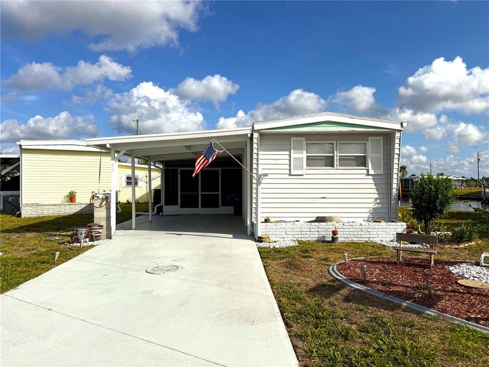 For Sale: $114,500 (2 beds, 2 baths, 672 Square Feet)