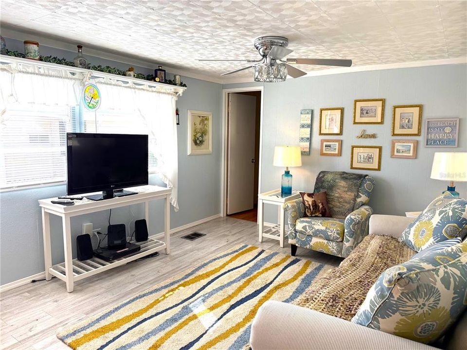 For Sale: $114,500 (2 beds, 2 baths, 672 Square Feet)