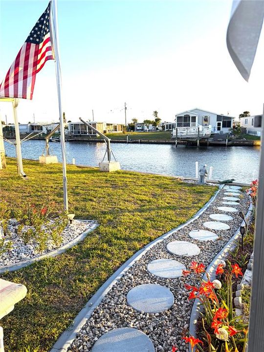 For Sale: $114,500 (2 beds, 2 baths, 672 Square Feet)