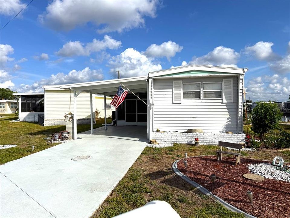 For Sale: $114,500 (2 beds, 2 baths, 672 Square Feet)