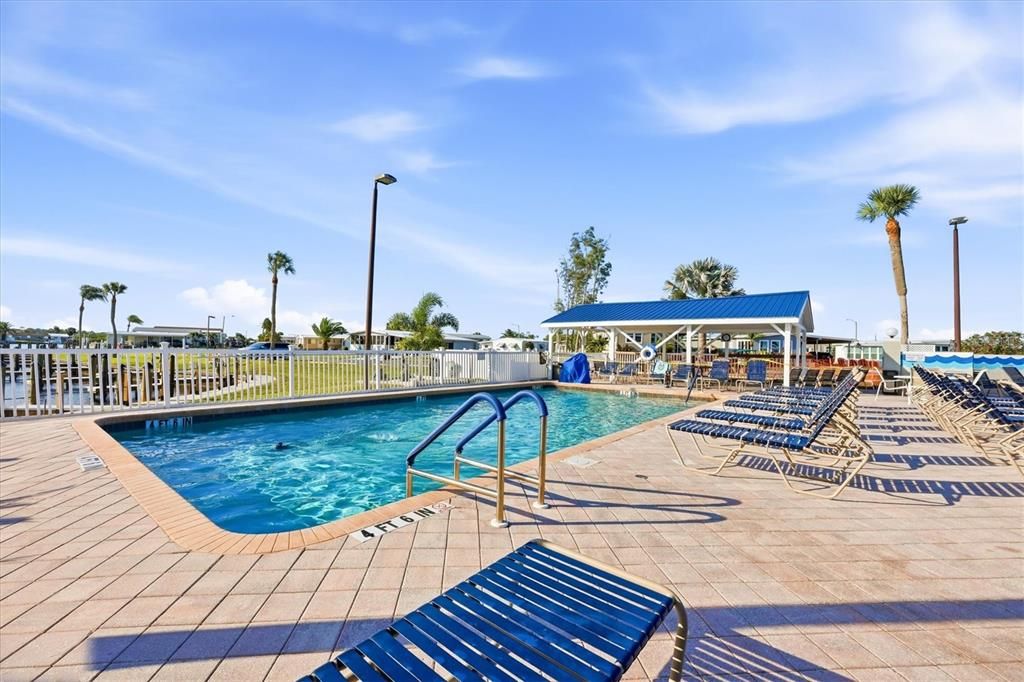 For Sale: $114,500 (2 beds, 2 baths, 672 Square Feet)