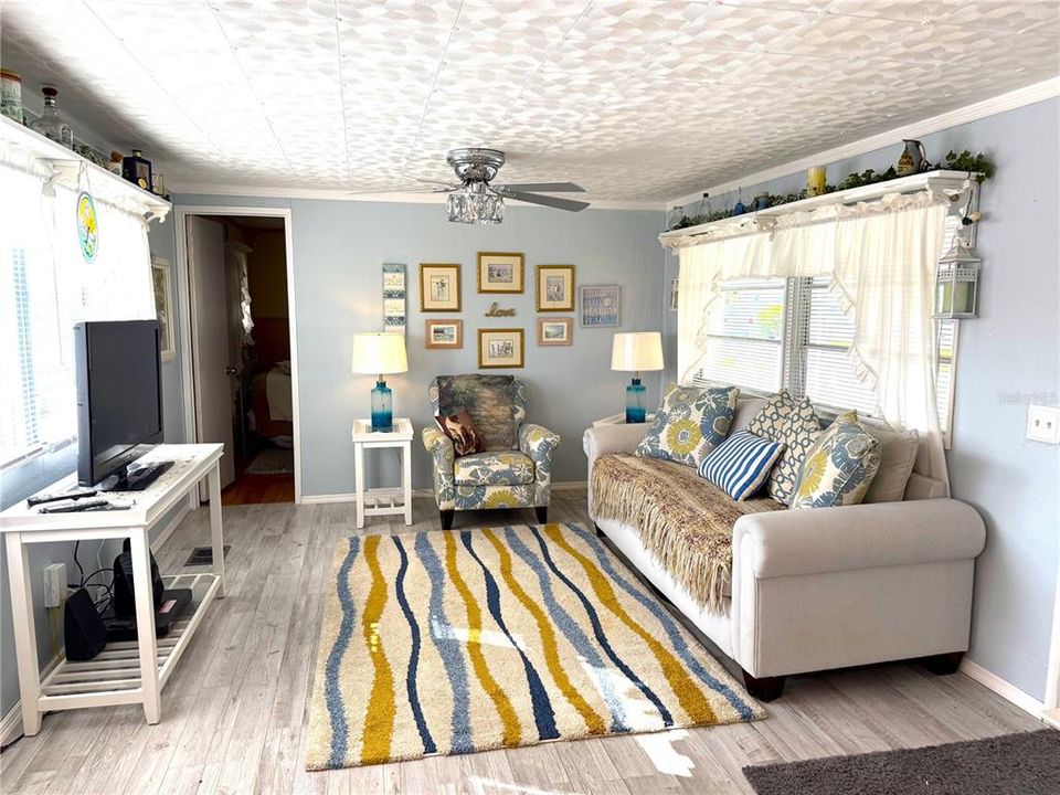 For Sale: $114,500 (2 beds, 2 baths, 672 Square Feet)