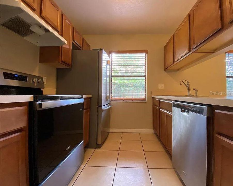 В аренду: $1,695 (2 спален, 2 ванн, 964 Квадратных фут)