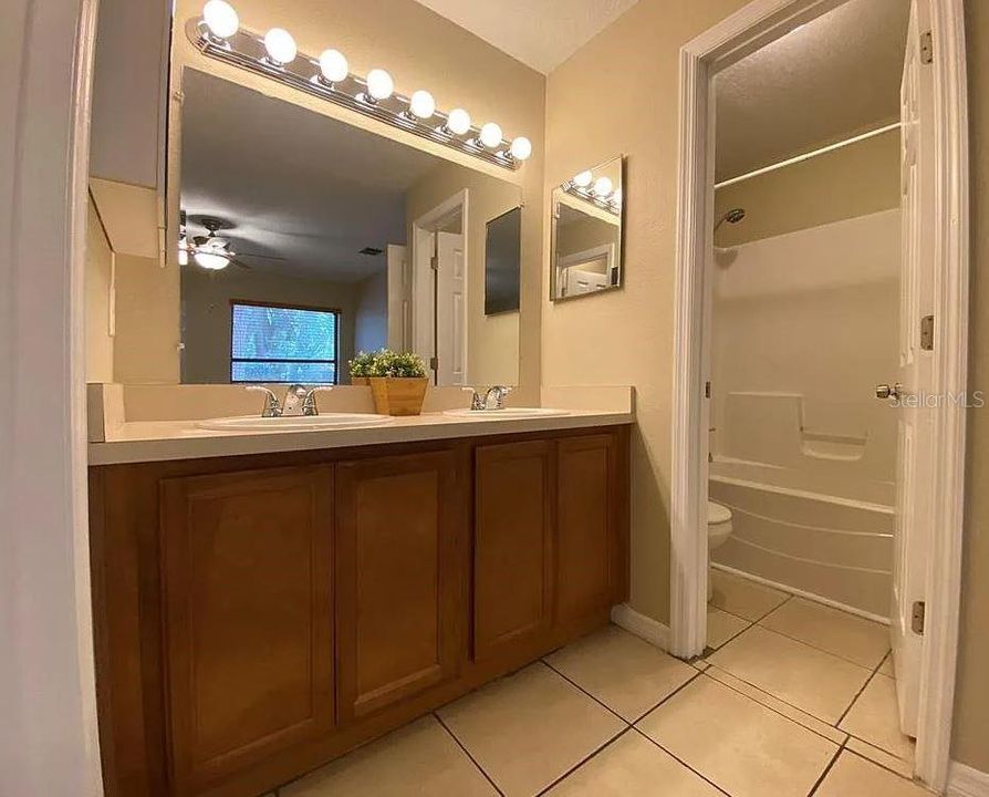 В аренду: $1,695 (2 спален, 2 ванн, 964 Квадратных фут)