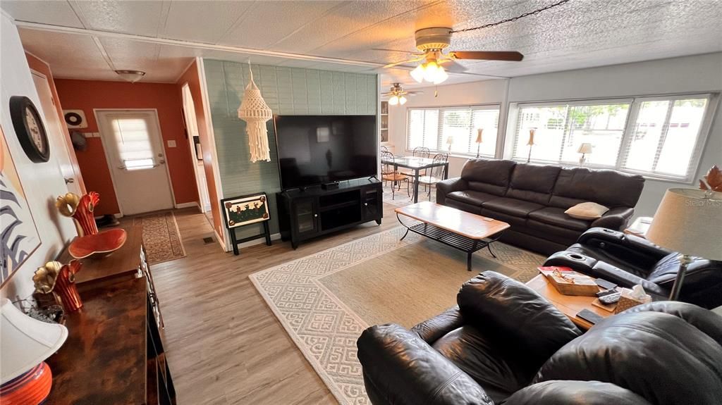 En Venta: $169,400 (2 camas, 2 baños, 989 Pies cuadrados)