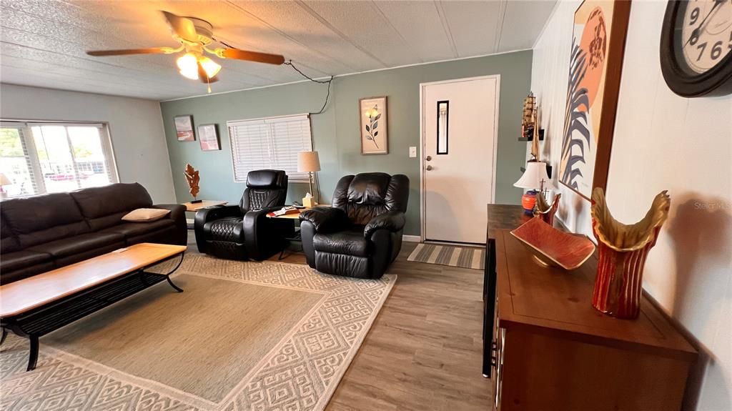 En Venta: $169,400 (2 camas, 2 baños, 989 Pies cuadrados)