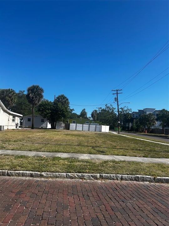 Activo con contrato: $100,000 (0.10 acres)