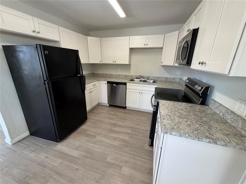 For Rent: $1,750 (3 beds, 2 baths, 1242 Square Feet)