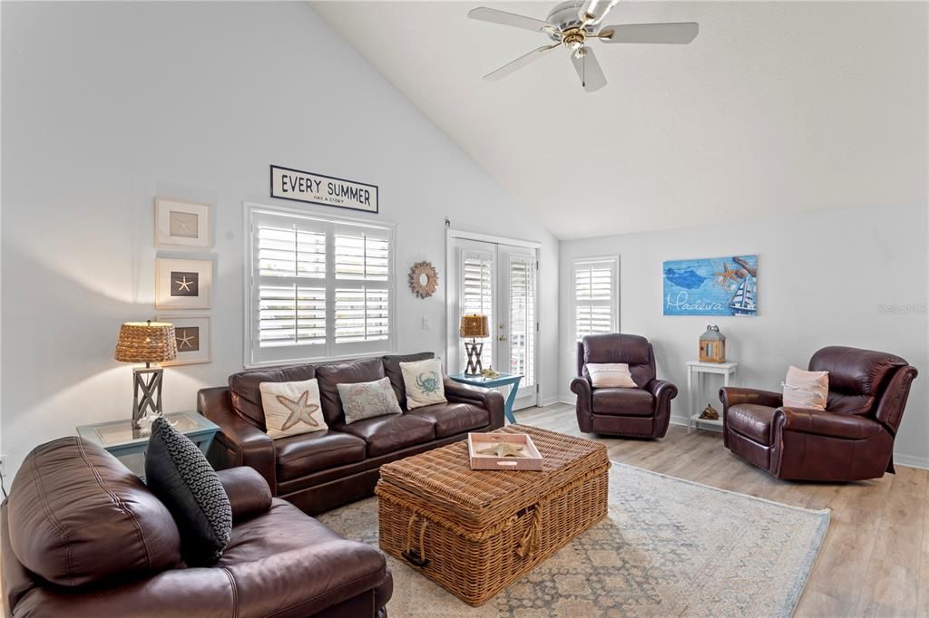На продажу: $899,000 (2 спален, 2 ванн, 1404 Квадратных фут)