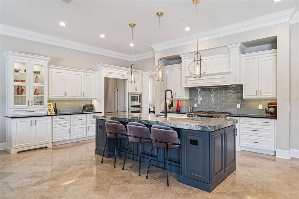 For Sale: $3,650,000 (5 beds, 4 baths, 5411 Square Feet)