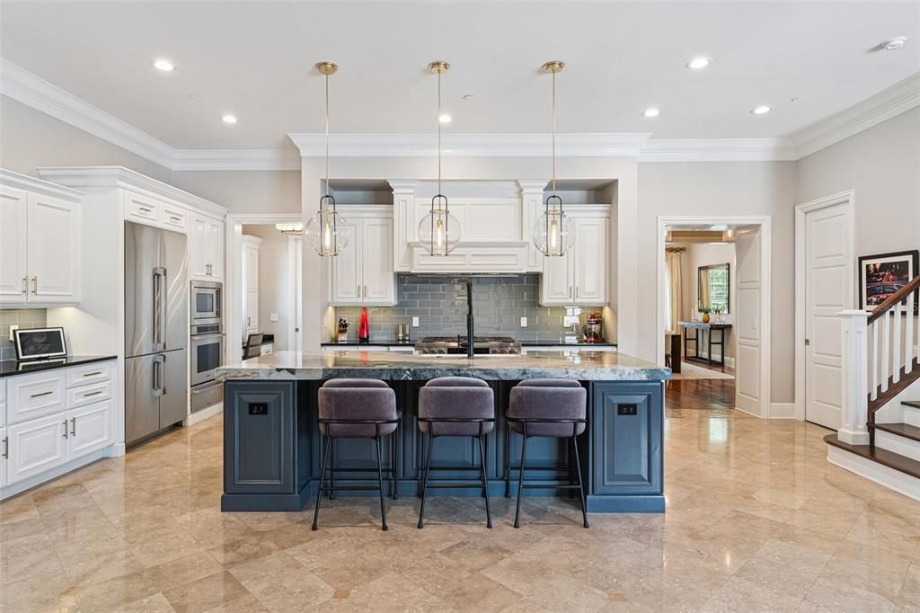 For Sale: $3,650,000 (5 beds, 4 baths, 5411 Square Feet)