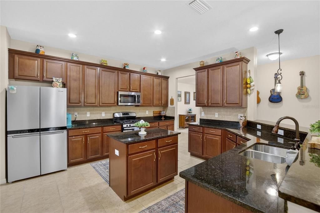 For Sale: $575,000 (4 beds, 3 baths, 2585 Square Feet)